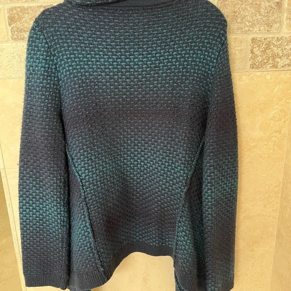 Cold water Creek sweater. - Picture 3 of 4